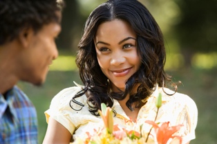 How to Read a Woman’s Body Language on a Date