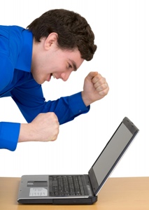 How To Initiate The First Contact With a Woman Online